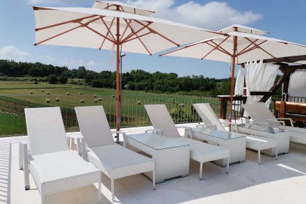 Villa with pool in a quiet location